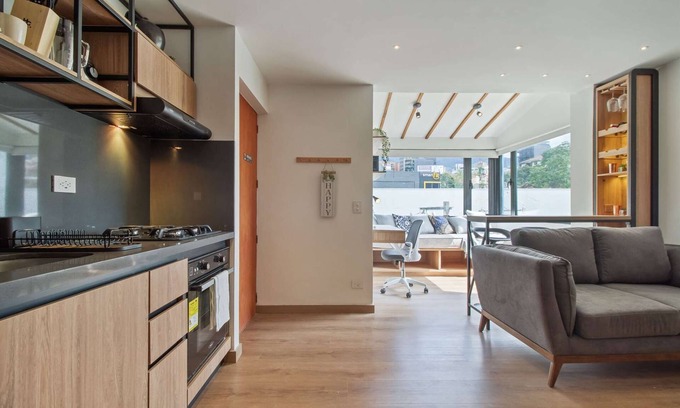 El Poblado Apartment | Spacious Studio with AC & Double Head Shower - 10/10 Rating