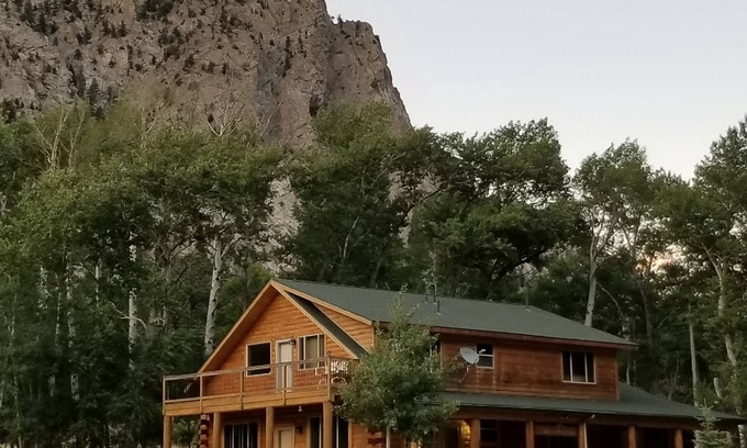 Nathrop Cabin | Inviting Bighorn Lodge: Cozy Cabin with Scenic Views