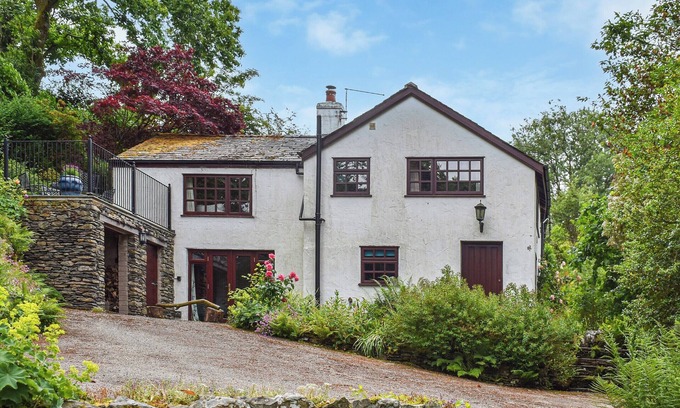 Penny Bridge Cottage | Top-Rated 4 Bedroom Stay with Ocean View in Ulverston