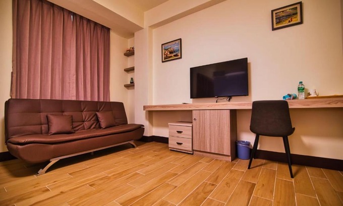 Jinning House | Family-Friendly Bihaiju B&B with Perfect 10/10 Rating