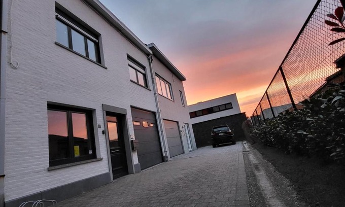 Leopoldsburg House | Eco-Friendly Bij Sarah: Breakfast & Hot Tub Await You