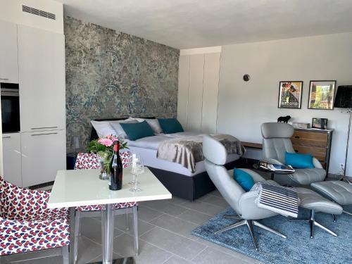 Ascona Apartment | Bijou Lido Golf: Pet-Friendly Retreat with Excellent Reviews