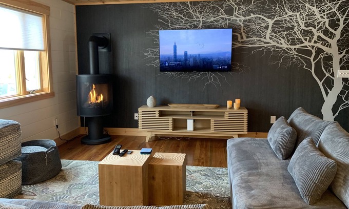 Malletts Bay Cottage | Experience Bikes & Home Theater at Cream Puff Cottage