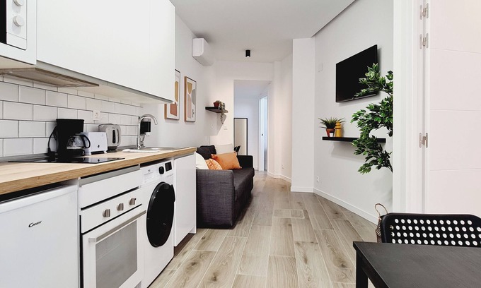 Zorrotza Apartment | Comfortable Stay at Bilbao APARTAMENTOS Zorroza with Spa