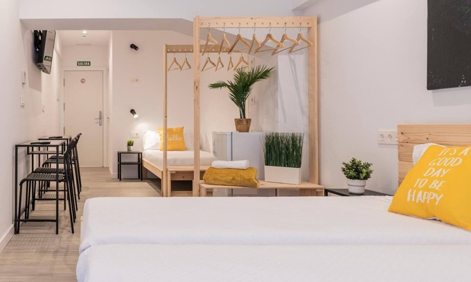 Zorrotza House | Eco-Friendly Stay at Bilbao Rooms & Kitchen Zorroza