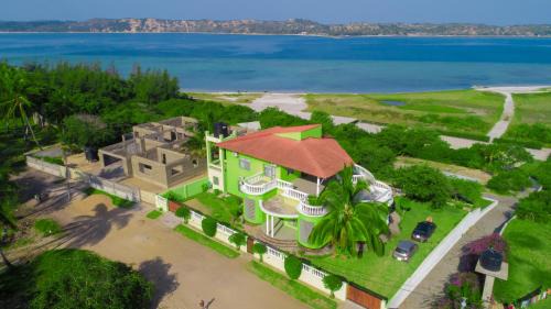 Praia do Bilene Apartment | Idyllic Bilene Beach House with Oceanfront Views