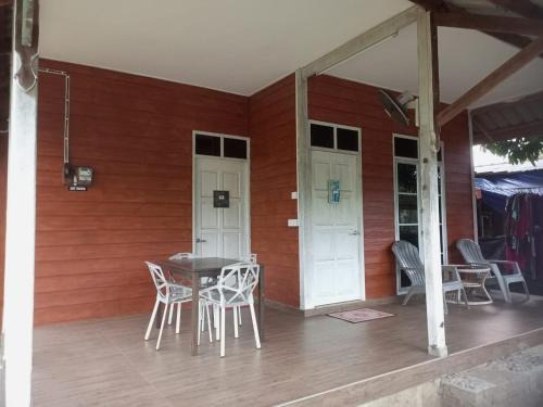 Kampung Gong Datok House | Budget-Friendly Bilik Bajet: Rated 9/10 & Child Friendly