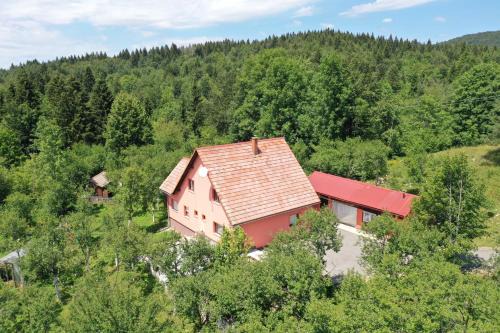 Saborsko Apartment | Discover Biljevina: 10/10 Rating with Cozy Fireplace & Hot Tub