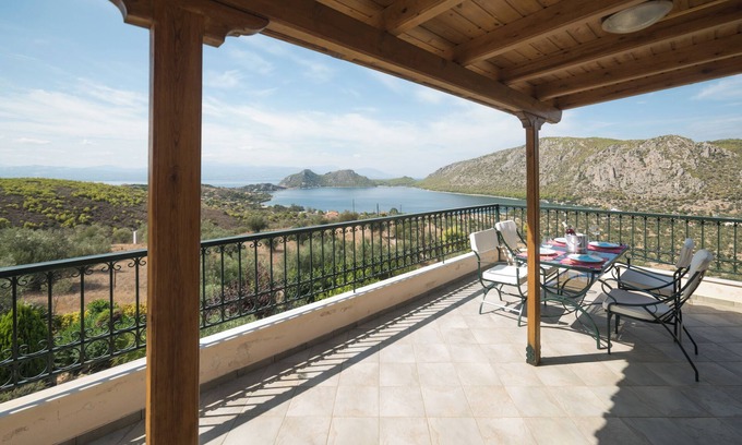 Loutraki Apartment | Billi's Loft granting stunning sea views ideal for a relaxing holiday.