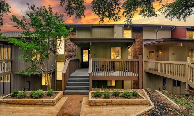 Point Venture House | Lake Access Retreat: Billie Jean on Lake Travis - Sleeps 8