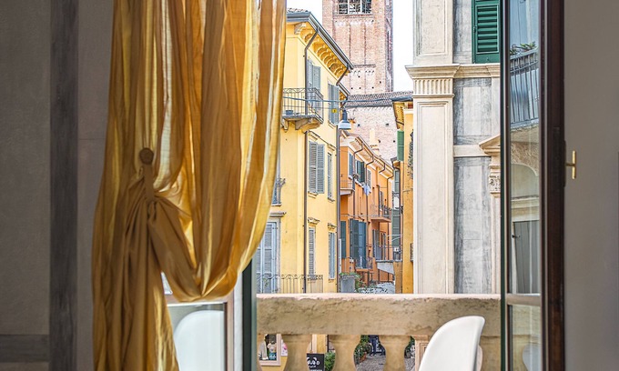 Citta Antica Apartment | Art & Design Apartment in Verona's Historic Centre