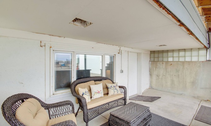 Billings Apartment | Delightful Billings Apartment with Fireplace & Smart TV