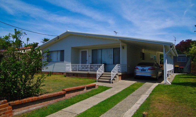 Crescent Head House | Family-Friendly Stay at Billy's on Main, 44 Main Street