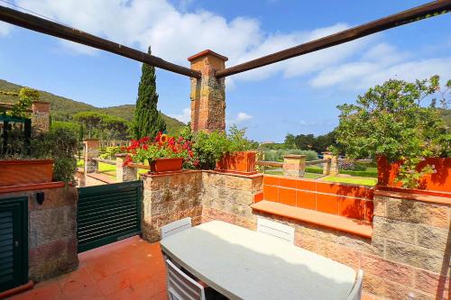 Bagnaia House | Charming Bilocale Sant'Anna with Oceanfront Views