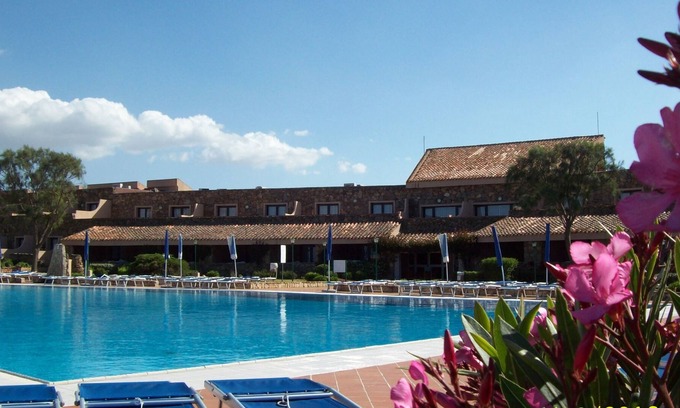 Porto Rotondo Resort | Beachfront Bilocale with Pool and Family-Friendly Amenities