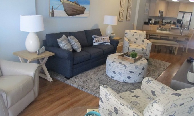 Biloxi Condo | Beachfront Sea Breeze Condo - Top-Rated with Pool & Spa