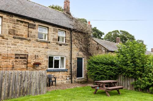 Lesbury House | Family-Friendly Bilton Farm Cottage No2 with Pet Amenities