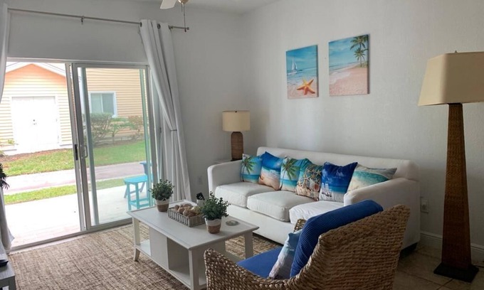 Alice Town Condo | Beachfront Bliss: Bimini Home with Pool & Family Amenities