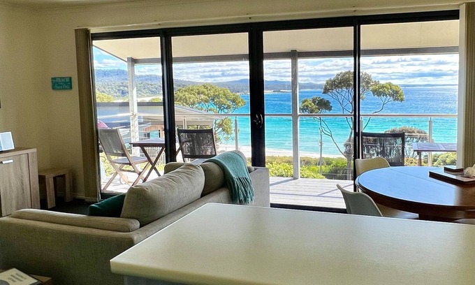 Binalong Bay House | Beautiful Binalong Bay Cottage with Ocean Views and Pool