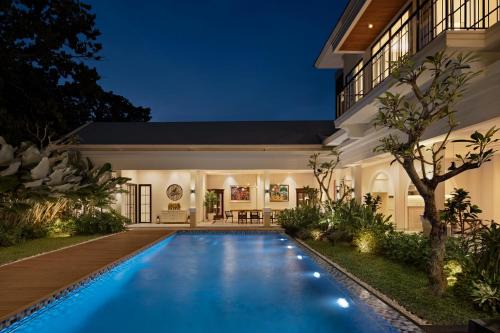 Bogor Villa | Discover Bincarung House Bogor: 5-Star Oceanfront Retreat