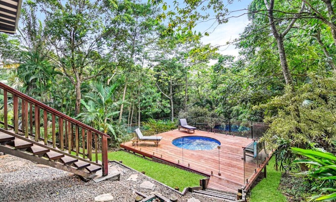 Brinsmead House | Unforgettable Bindi Treehouse: Pet Friendly & Family Ready