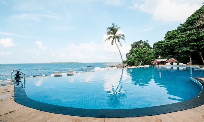 Telukbakau Hotel | Relaxing Stay at Bintan Pearl Beach Resort with Pool & Spa