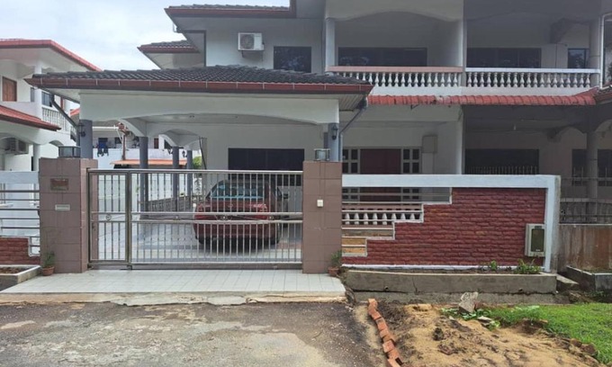Bintulu House | Convenient Bintulu AirBnB Homestay for Family Getaways