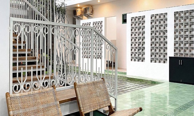 Pekalongan House | Cozy Binumar Guest House with Breakfast & Family-Friendly Amenities