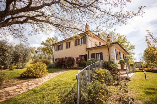 Catabbio House | Premier Stay at Bio Agriturismo I Lapi with Pool & Breakfast