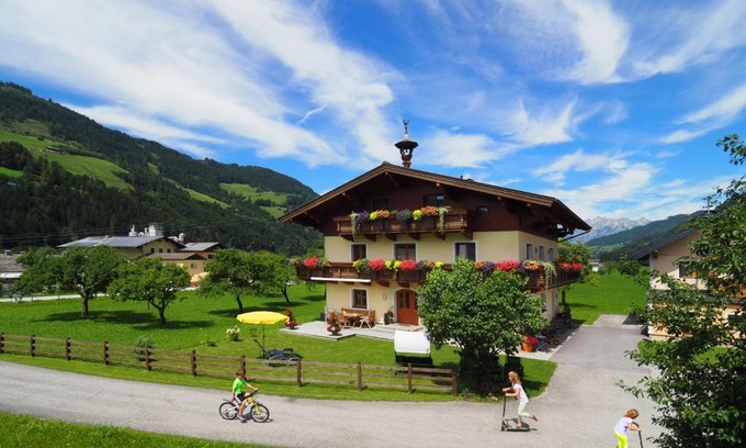Maschl House | Family-Friendly Bio-Bauernhof Reiterhof with Accessible Amenities