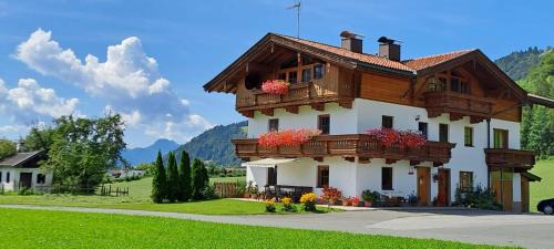 Walchsee Apartment | Family-Friendly BIO- Bauernhof Obermaurach with 9.3 Rating