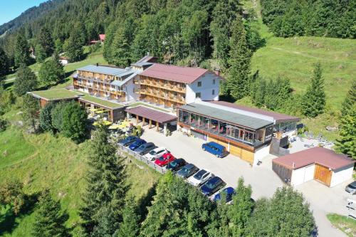 Balderschwang Hotel | Relax at Bio-Berghotel Ifenblick with Pool and Dining