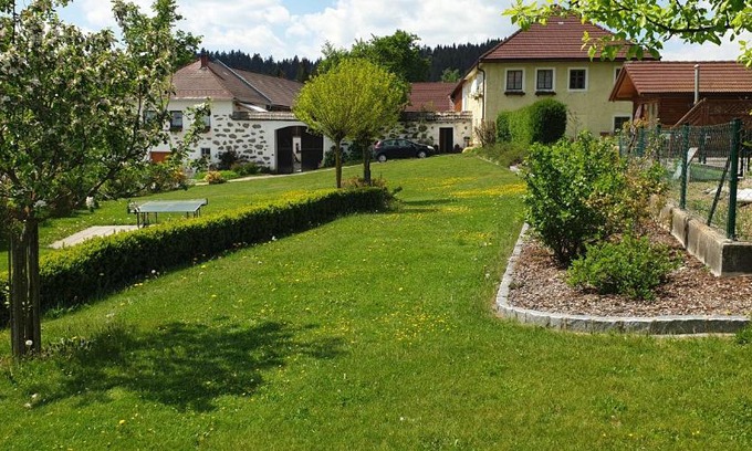 Kaltenberg Apartment | Top-Rated Biohof Obereibensteiner: Pet & Child Friendly Stay