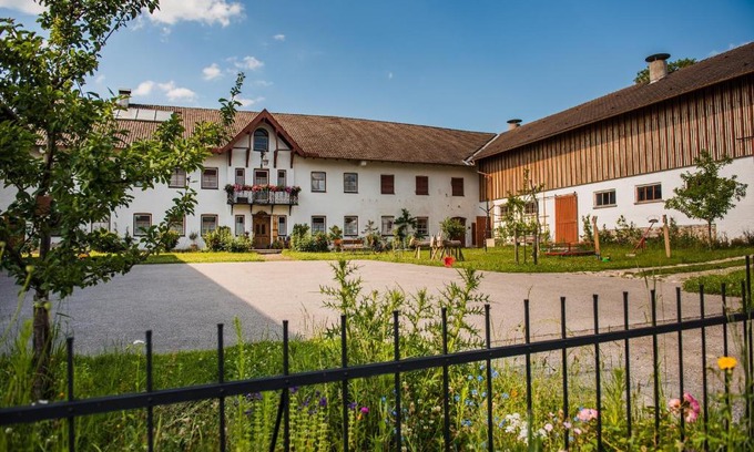 Waldkraiburg Apartment | Guest Rated 9.8: Biohof Pürten with Restaurant & Breakfast