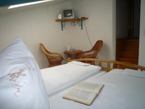 Hopfigheim Hotel | Discover Höpfigheimer Hof: Eco-Friendly Retreat with Wine Shop