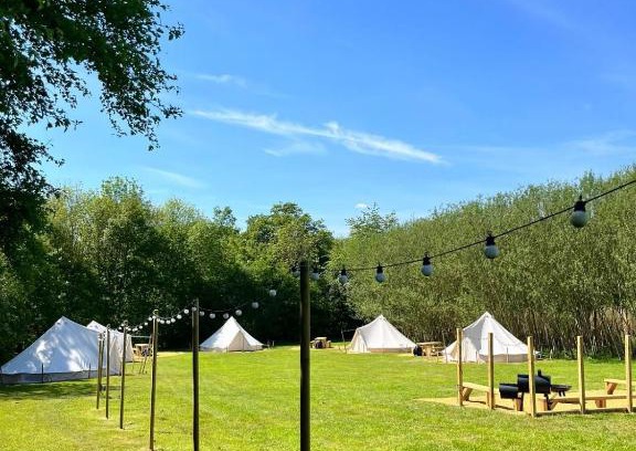 Cutnall Green House | Cozy Birch Bell Tent: Pet and Child Friendly Retreat