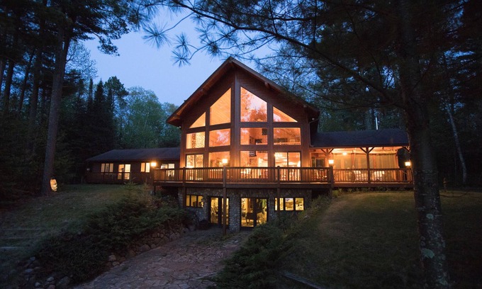 Boulder Junction House | Birch Brae: Incredible House with Lake Views & Pet-Friendly Stay