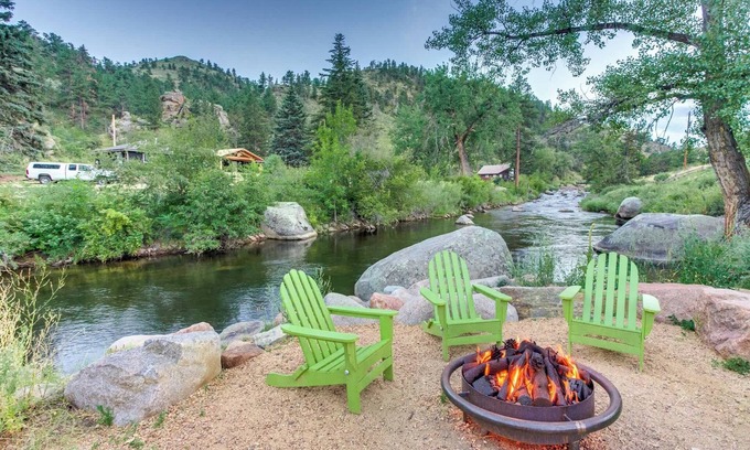 Lyons Cabin | Birch Cabin Retreat: Family-Friendly with Mountain Views