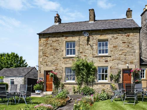 Hartington House | Birch Cottage - Family-Friendly Retreat with High Guest Ratings