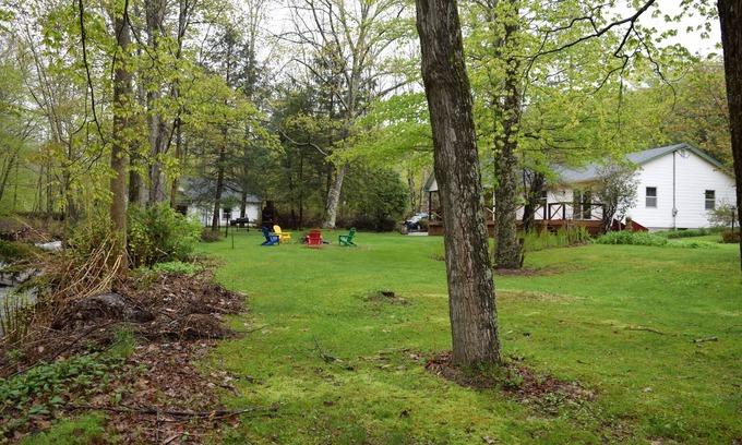 Pine Hill House | Guest Rated 10/10 Birch Creek Mountain House with Spa & Hot Tub