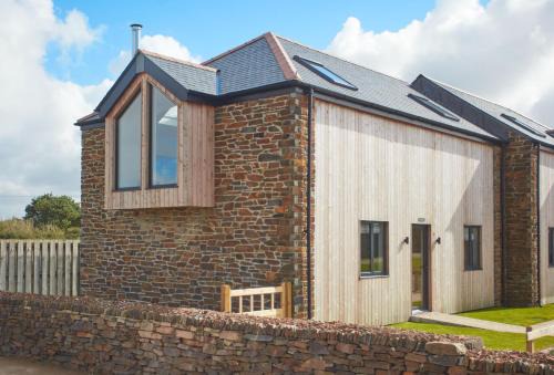 St. Agnes House | Birch House: Family-Friendly Retreat with Perfect 10 Score