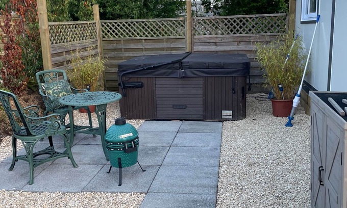 Otley Cabin | Birch Tree Lodge, Sleeps 4, Set in 3 Acres
