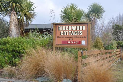 Te Anau Hotel | Relax at Birchwood Cottages - 5-Star with Family-Friendly Amenities