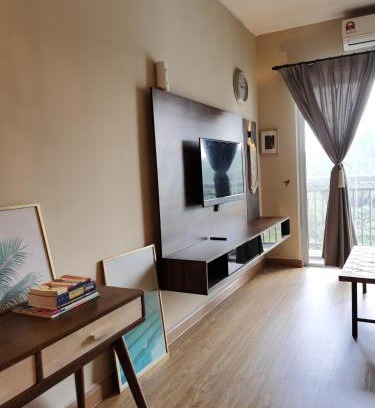 Bandar Puncak Alam House | Cozy Bird's Nest Homestay with Pool and Family Amenities
