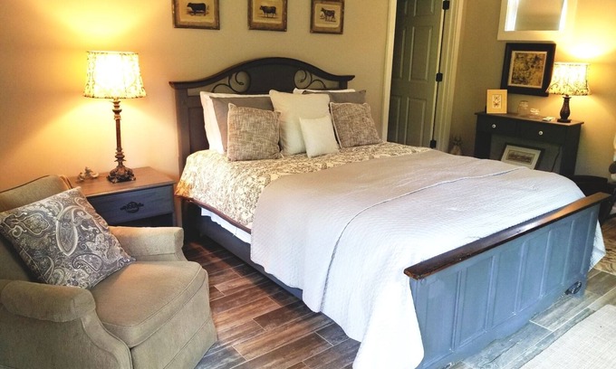 Macon Cabin | Pet-Friendly BirdDog Farm Cabin #2 with Pool & Ocean Views