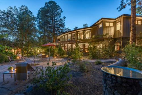 Shadow Mountain House | Nature Retreat for Birders, Botanists & Hikers in FLG