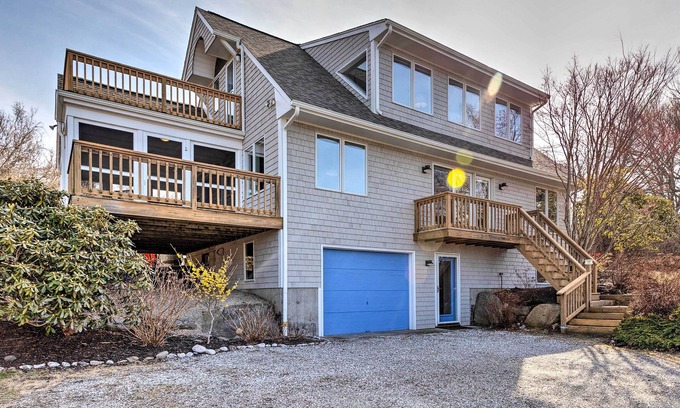 Little Compton House | Seaside Escape: Birder’s Paradise Beachhouse Near Winery