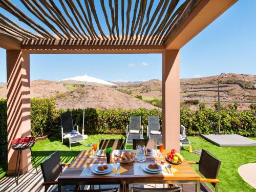 Salobre Villa | Oceanfront Family Retreat at Birdie 13 by VillaGranCanaria