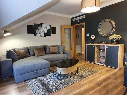 Bukfurdo Apartment | Scenic Birdland Panorama Apartment with Private Pool & Spa