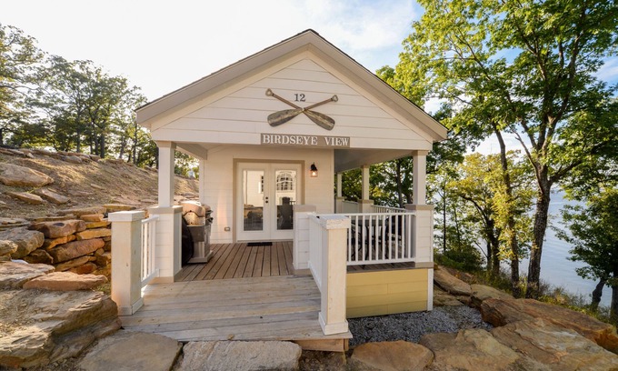 Sperry Cottage | Pet-Friendly Studio with Lake View at Skiatook Cove